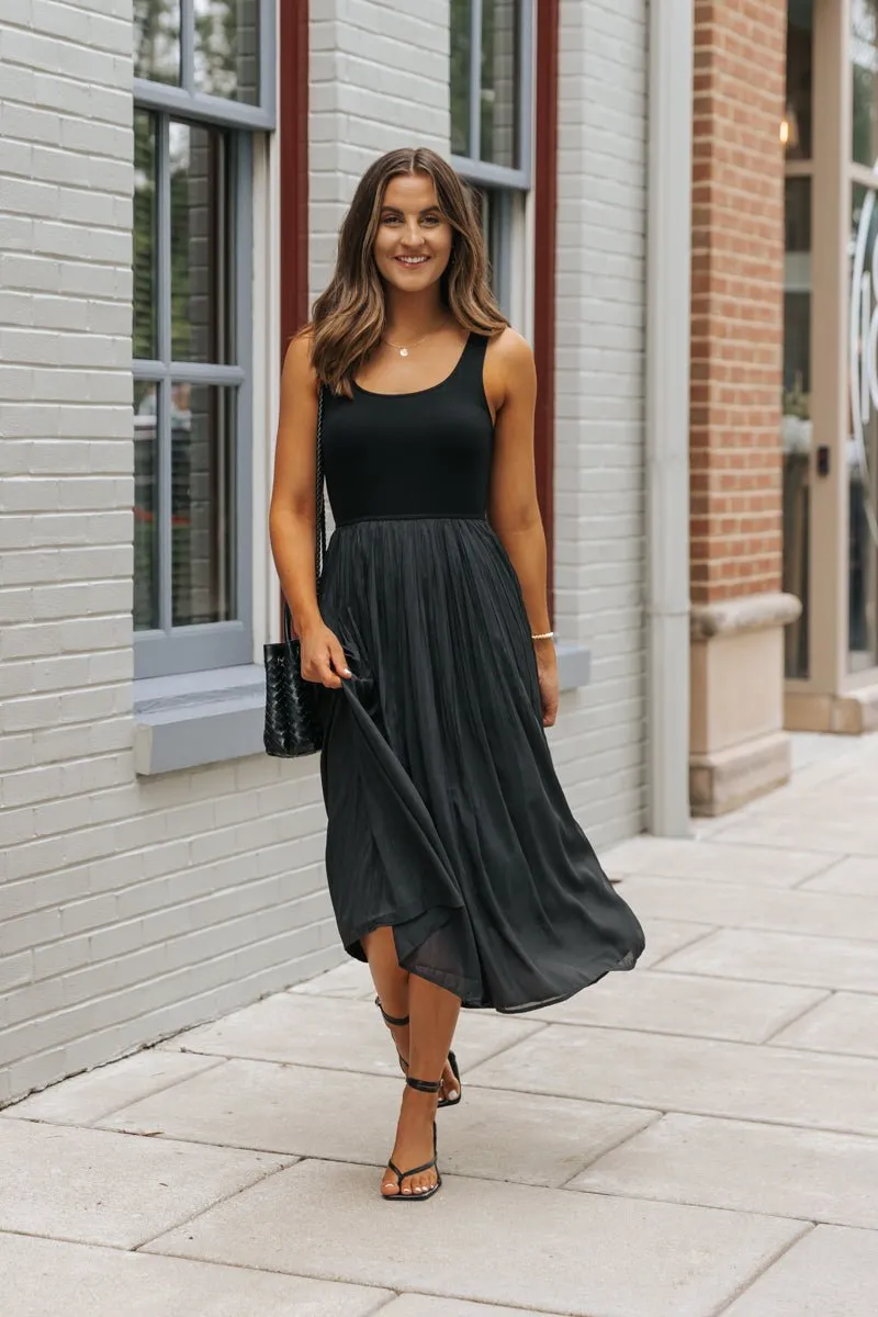 Black Scoop Neck Pleated Tank Midi Dress