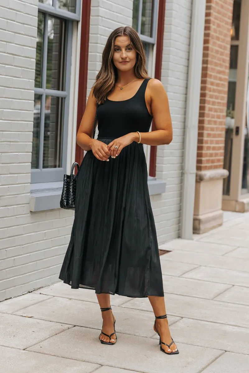 Black Scoop Neck Pleated Tank Midi Dress