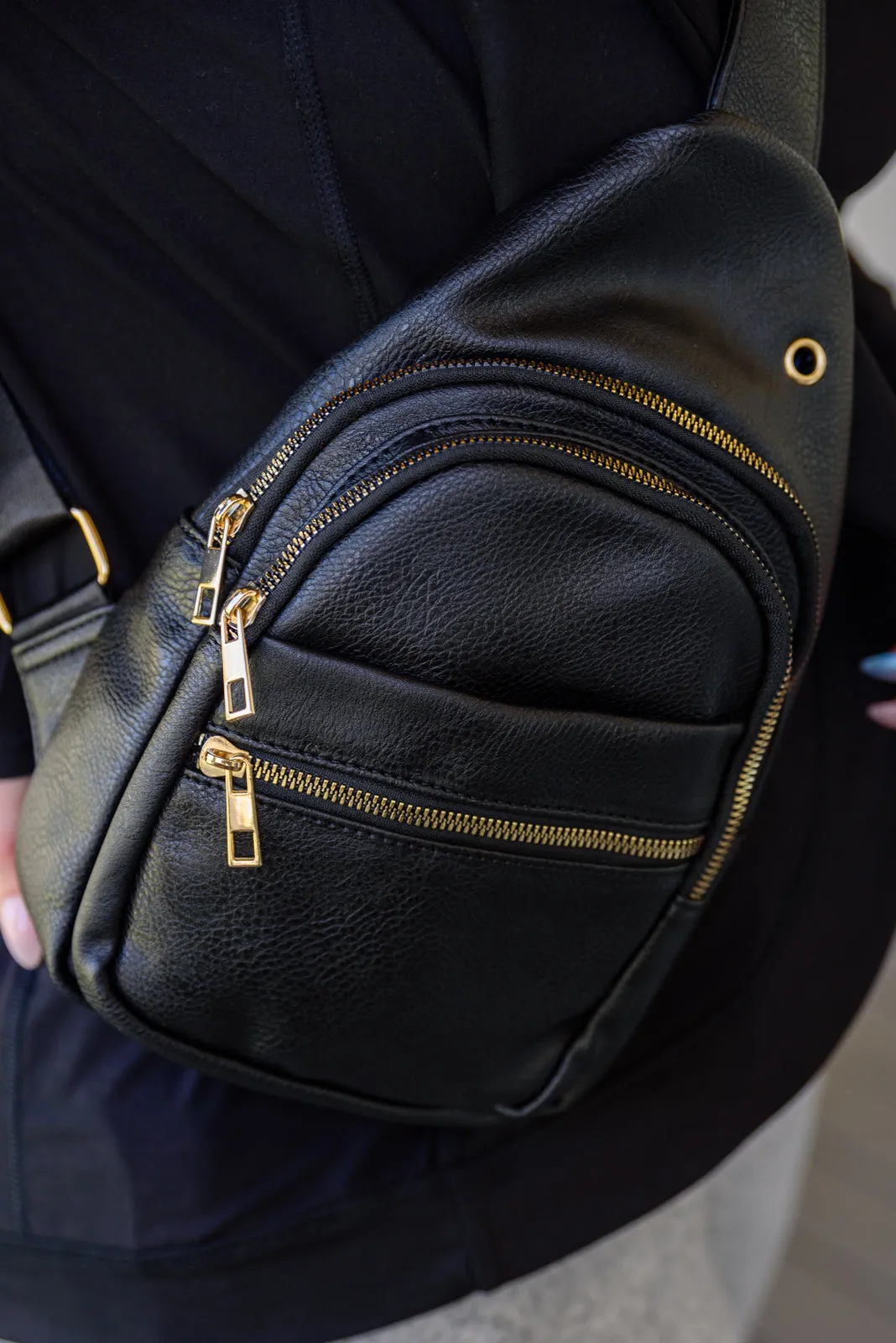 Effortlessly Chic Sling Bag In Black