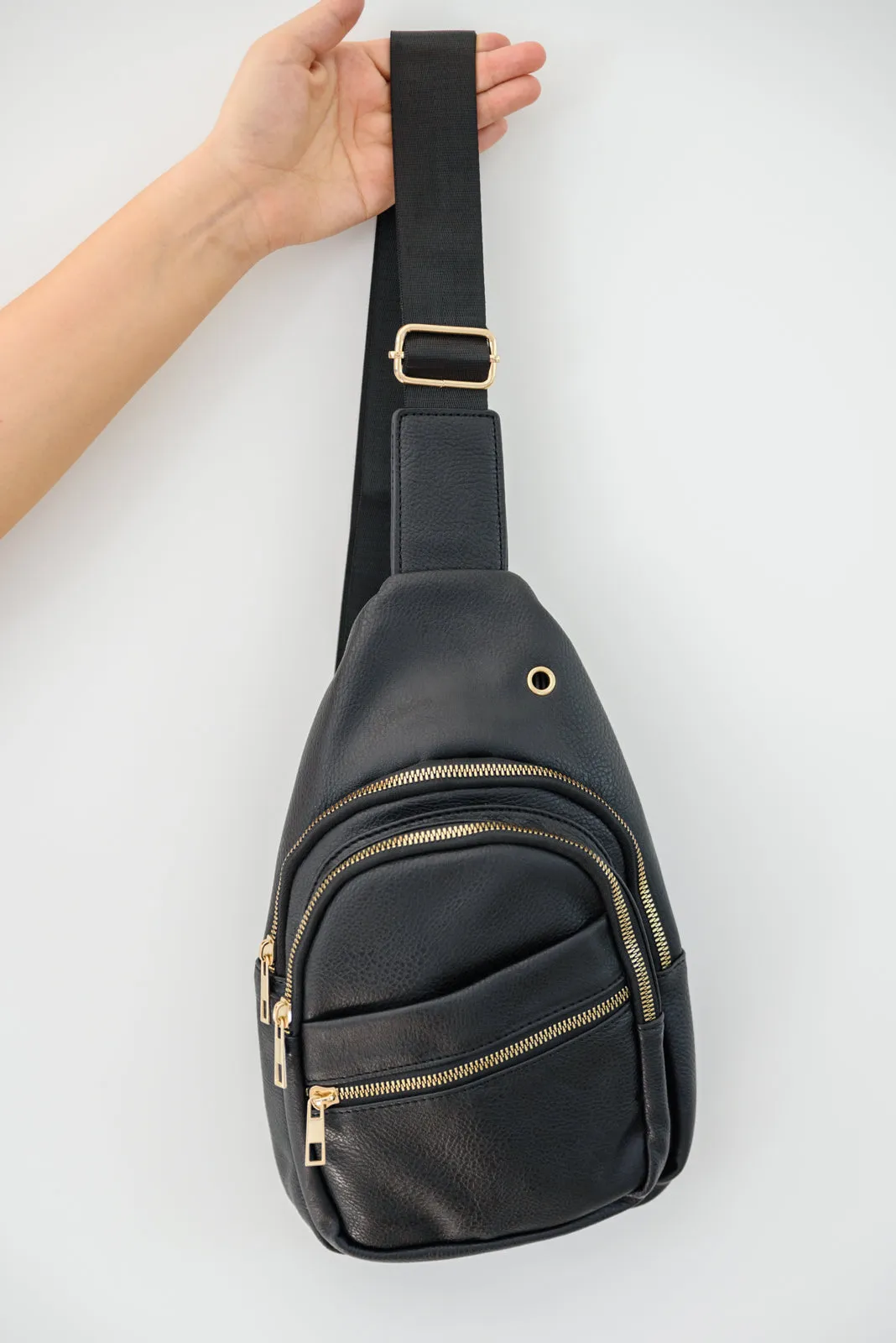 Effortlessly Chic Sling Bag In Black