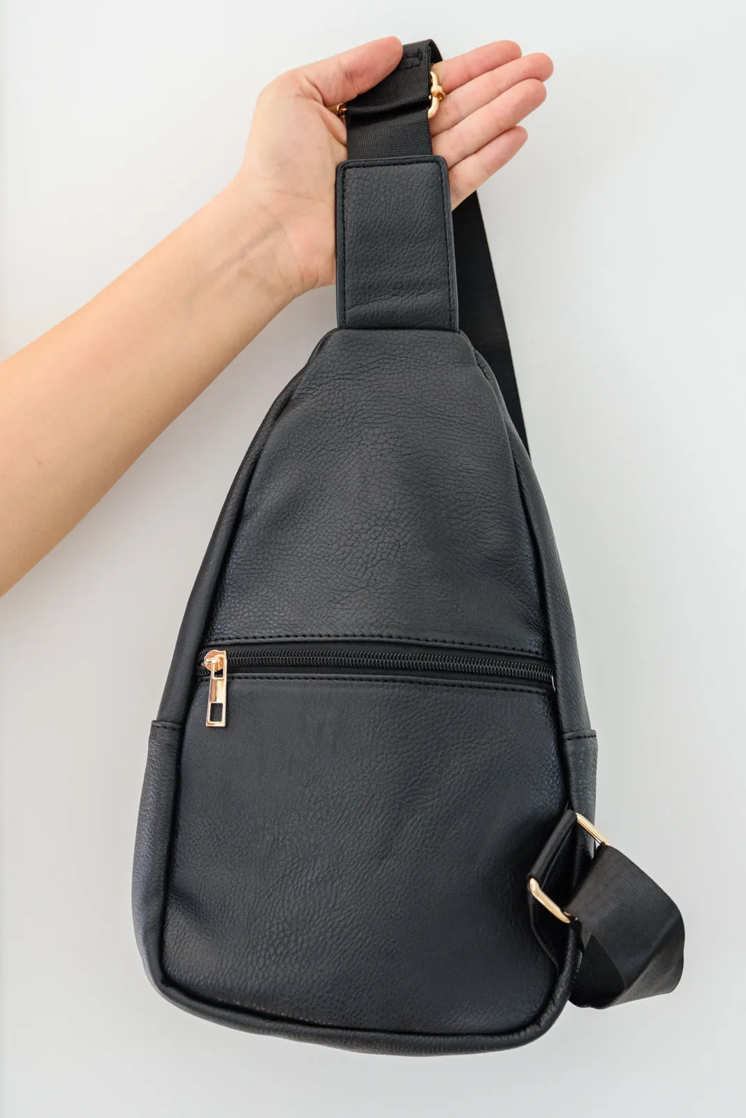 Effortlessly Chic Sling Bag In Black