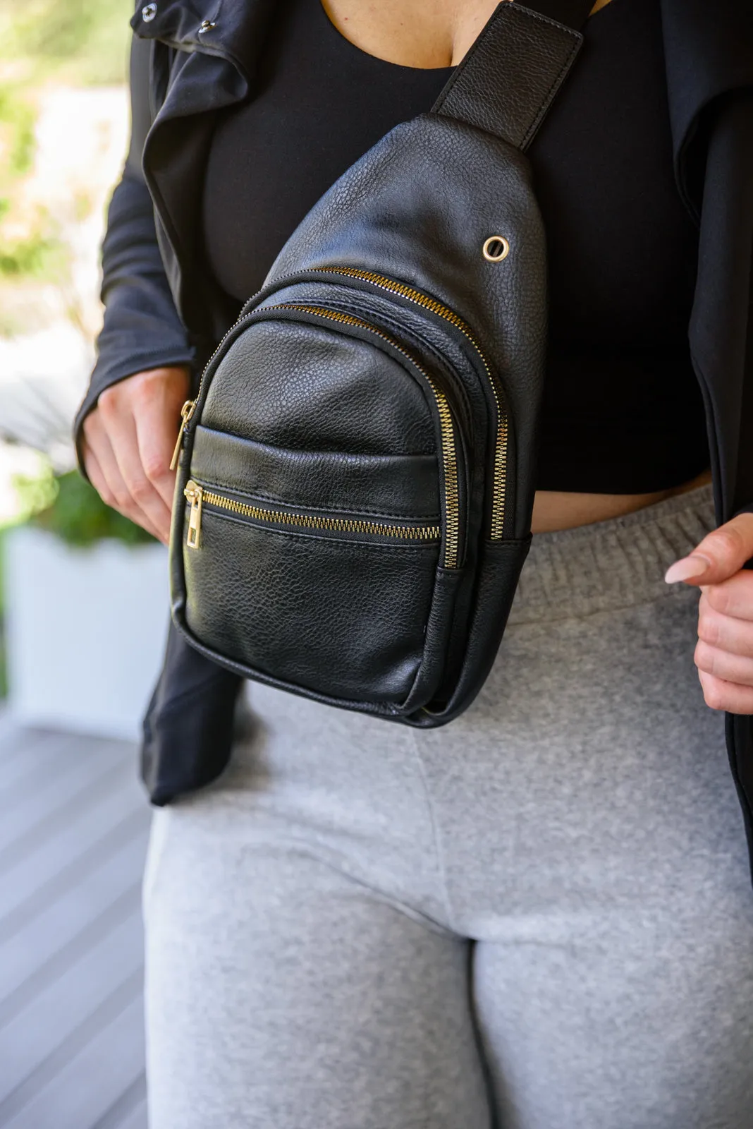 Effortlessly Chic Sling Bag In Black