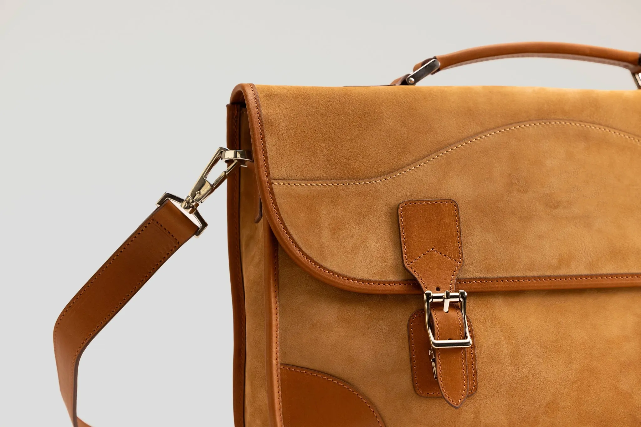 Messenger Bag - Nubuck Camel